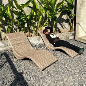 POOL LOUNGER 168CM - COLOR : SILKY WHITE PULLUT MK